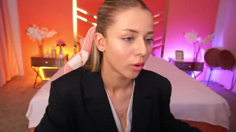 loveedove online show from May 18, 12:55 pm
