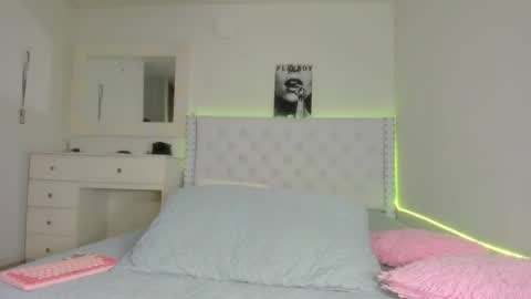 Val online show from April 5, 12:31 am