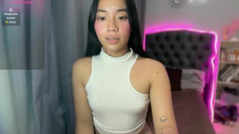 lovely_leah23 online show from April 5, 5:23 pm