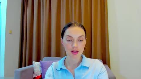 Snapshot of lovelyeemia chatting on October 21, 10:41 am Mia online show from October 21, 10:41 am