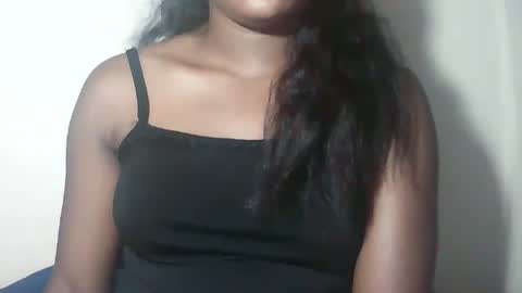 lovelylarra online show from April 4, 6:40 pm