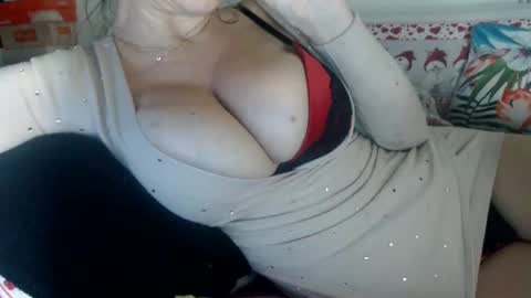 lovelywoman22 online show from December 27, 6:24 am