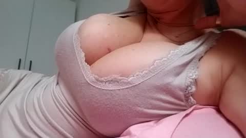 Snapshot of lovelywoman23 chatting on October 26, 6:42 am lovelywoman23 online show from October 26, 6:42 am