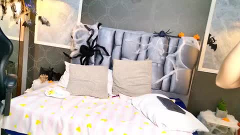 Love  online show from October 30, 9:49 pm