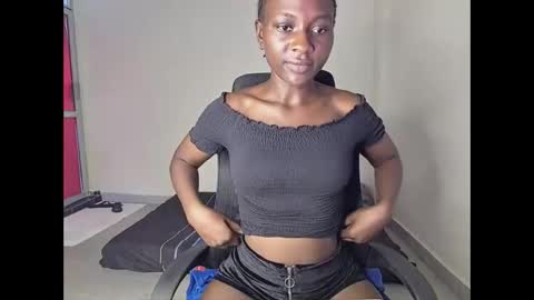 Snapshot of lovergirl2003 chatting on January 21, 6:33 am Kate online show from January 21, 6:33 am