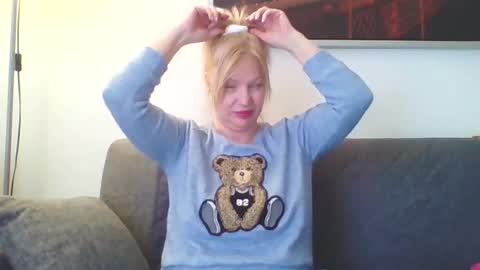 Marlyn online show from December 10, 2:06 pm