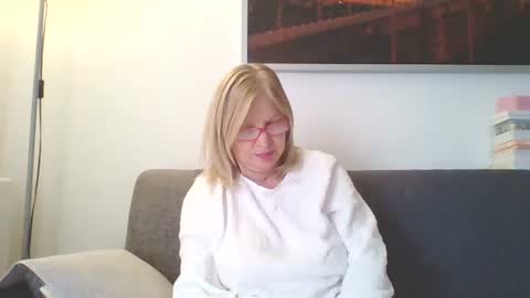 Marlyn online show from December 18, 2:17 pm