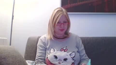 Marlyn online show from January 6, 11:31 pm