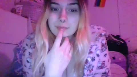 lovrgirl888 online show from April 14, 2:55 am