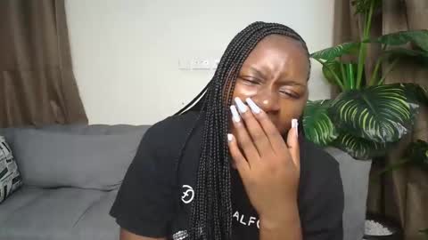 loyalcutie online show from March 11, 5:11 am