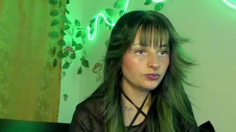 Jenn online show from April 11, 8:01 pm