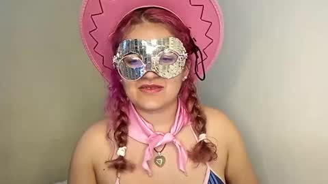 Snapshot of luana363 chatting on December 19, 3:18 am luana363 online show from December 19, 3:18 am