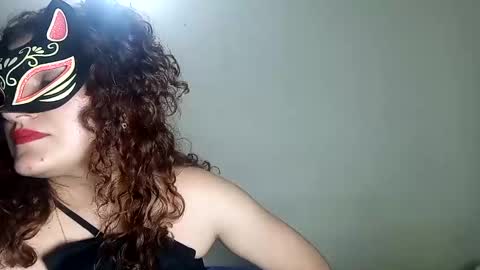 Snapshot of luanapowerful chatting on January 20, 1:18 am luanapowerful online show from January 20, 1:18 am