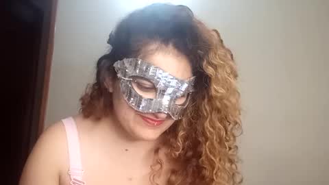 Snapshot of luanapowerful chatting on September 24, 2:32 am luanapowerful online show from September 24, 2:32 am