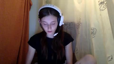 Luci Layne online show from April 26, 7:11 pm