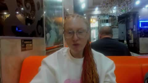 lucky_licky20 online show from December 5, 3:06 am