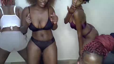 Crisiah online show from May 27, 2:08 am