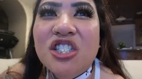 luckylee1992 online show from October 16, 6:05 am