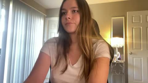 Snapshot of lucy12821 chatting on October 23, 6:58 pm Lucy online show from October 23, 6:58 pm