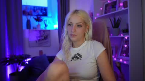 Cutie Lucy online show from July 7, 5:59 pm