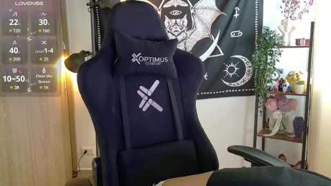 lucy meoww online show from February 10, 6:24 pm