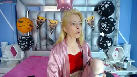 Snapshot of lucy_ny chatting on October 20, 1:58 pm SleepyAbuela online show from October 20, 1:58 pm