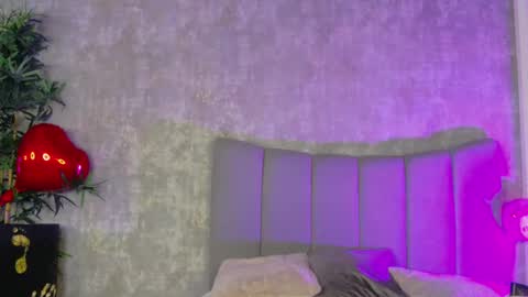 lucyrayy online show from February 24, 8:29 pm