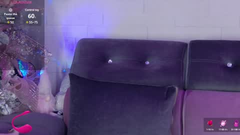 Snapshot of lucyrouse18 chatting on January 9, 8:03 am Lucy online show from January 9, 8:03 am