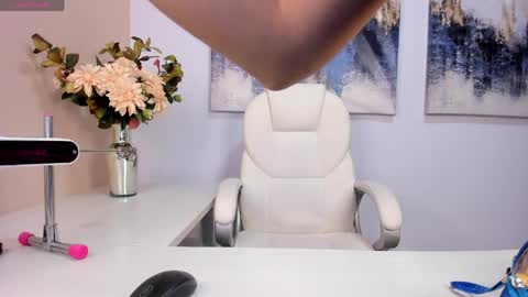 Lucy Liiu online show from April 9, 8:14 pm