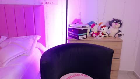Snapshot of lucyy_peach chatting on October 21, 1:42 am LUCYY FROM HOME online show from October 21, 1:42 am