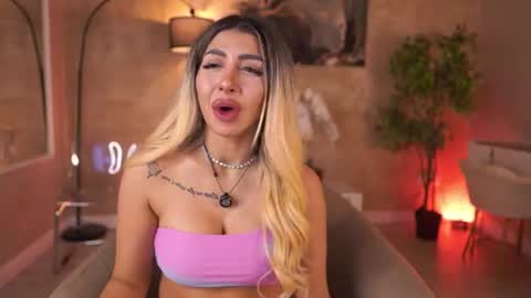 LucyRose online show from June 27, 12:22 pm