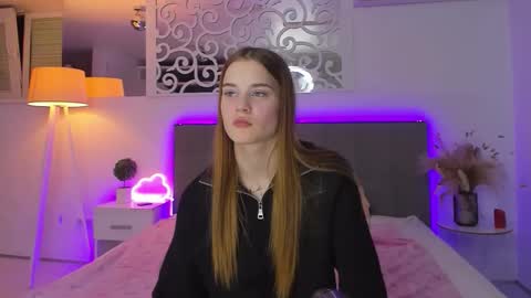 LuisaClover online show from December 2, 6:10 pm