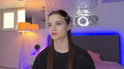 LuisaClover online show from March 16, 1:15 pm