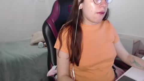 Snapshot of lula_05 chatting on January 5, 11:33 pm Vicky online show from January 5, 11:33 pm