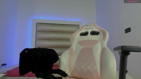 elizabeth online show from November 12, 12:58 pm