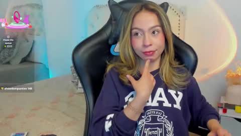 luluuberry online show from February 10, 10:13 pm