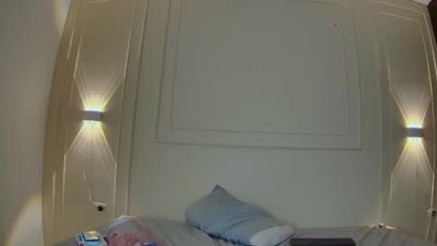 luna and banji online show from February 6, 5:22 am