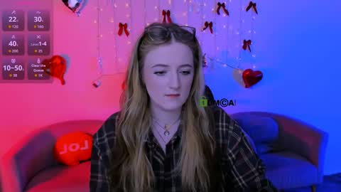 luna_berryy online show from April 11, 7:17 pm