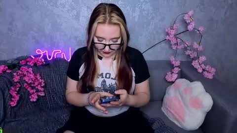 Luna Host online show from May 18, 4:07 am