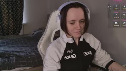 luna_loveeee online show from April 9, 6:19 am