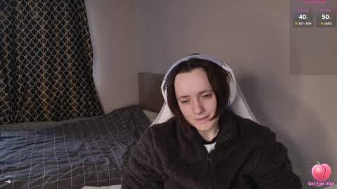 luna_loveeee online show from April 2, 4:43 am