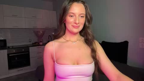luna_raee online show from November 12, 1:42 pm
