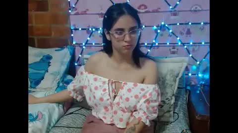 luna_vixxen online show from March 12, 5:43 am