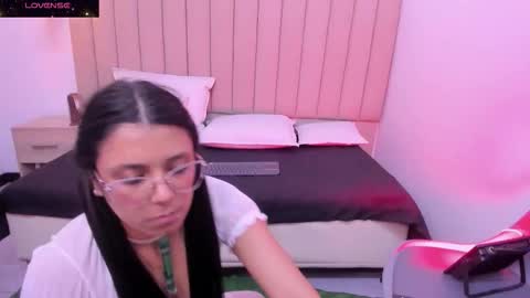 lunaasmithh online show from March 14, 1:12 pm