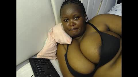 lunabloom01 online show from December 18, 2:22 pm