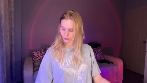 Snapshot of lunacyy chatting on September 8, 4:06 pm Britney online show from September 8, 4:06 pm