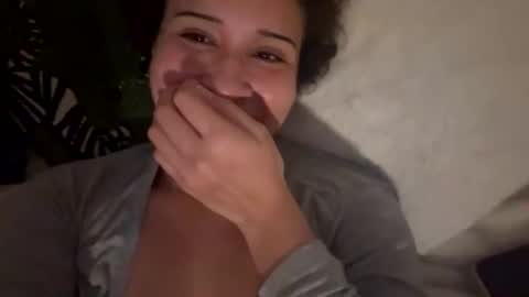 lunaloopzz online show from March 29, 6:56 am