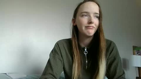 Snapshot of lunapixie2020 chatting on September 15, 7:32 pm lunapixie2020 online show from September 15, 7:32 pm