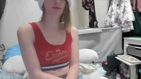 Snapshot of lunapixie2020 chatting on December 16, 11:18 pm lunapixie2020 online show from December 16, 11:18 pm