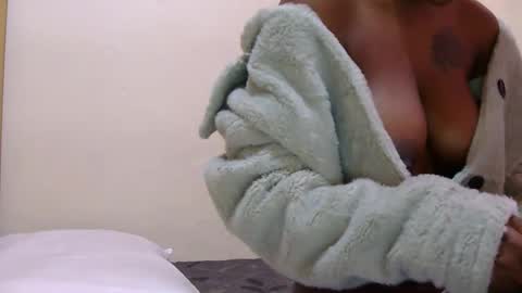 lunargoddess45 online show from March 1, 8:47 am